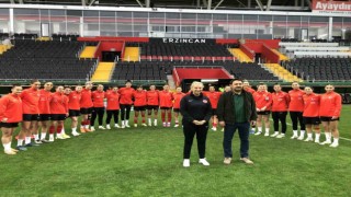 A Milli Kadın Futbol Takımı, Azerbaycan maçı hazırlıklarını Erzincanda sürdürüyor