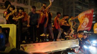 Adananın Kozan ilçesinde Galatasarayın şampiyonluğu kutlandı