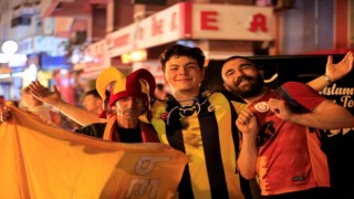 Antalyada kutlamalara damga vuran dostluk görüntüsü