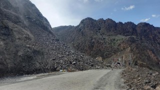 Artvin-Erzurum karayolu heyelan nedeniyle kapandı