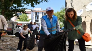 Başkan Balaban ve çevreciler 2 buçuk ton çöp topladı