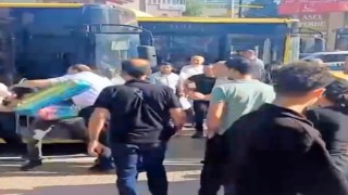 Bursada taksi ile belediye otobüsü şoförlerinin kavgası kamerada