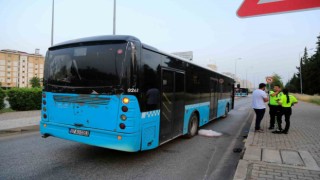 Kapısından düştüğü otobüsün altında kalan Özbek kadın yaralandı