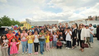 Malatyalı depremzede anneler ve çocuklarına Sivastan anlamlı ziyaret