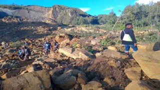 Papua Yeni Gine basını: “Toprak kaymasında 300den fazla kişi toprak altında”
