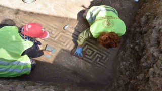 Side Antik Kentinde tarihi mozaik zemin keşfedildi