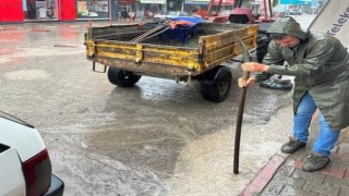 Toprakkale’de Sağanak yağış etkili oldu: Tıkalı logarlar açıldı
