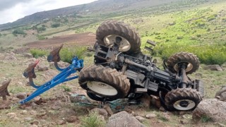 Tuncelide traktör şarampole yuvarlandı: 1 yaralı