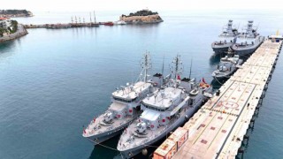Türk Donanmasının gururu olan savaş gemileri Kuşadasında
