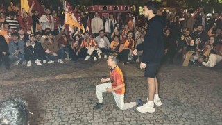 Uşakta Galatasaray taraftarları şampiyonluğu kutladı