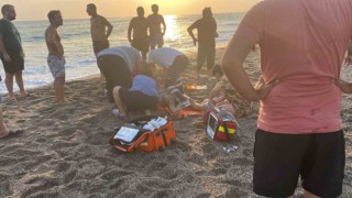 Antalyada dalgalara kapılan şahıs hayatını kaybetti
