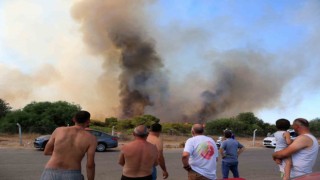 Antalyadaki yangın havalimanına yakın olması sebebiyle havadan müdahale kontrollü olarak yapılıyor