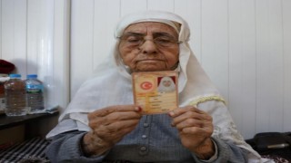 Asırlık Hatice Kübra teyzenin şaşırtan hayat hikayesi