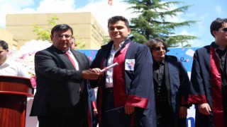 Başsavcı, hukuk fakültesinden mezun olan oğluna diplomasını kendisi teslim etti