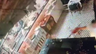 Kadıköyde restoran tavanının çökme anı kamerada