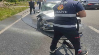 Otomobille hafif ticari araç çarpıştı: 8 yaralı