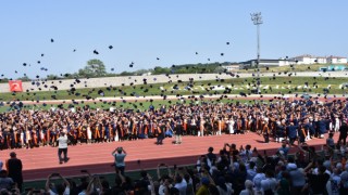 Sinopta binlerce öğrencinin mezuniyet sevinci