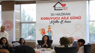 Türkiyede 10 bin çocuk koruyucu aile yanında bulunmakta