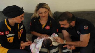 Yalovada hamile kadın ambulansta doğum yaptı