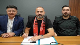 24 Erzincanspor teknik direktör Gökhan Ünal ile 1 yıllık sözleşme imzaladı