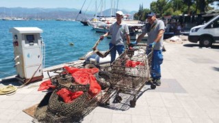 Fethiyede deniz temizliği: Denizden market arabası çıktı