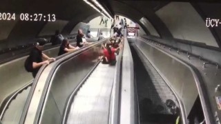 İzmir Metrosunda 11 kişinin yaralandığı yürüyen merdiven kazası kamerada